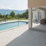 بيت للعطل Awesome In Kršan